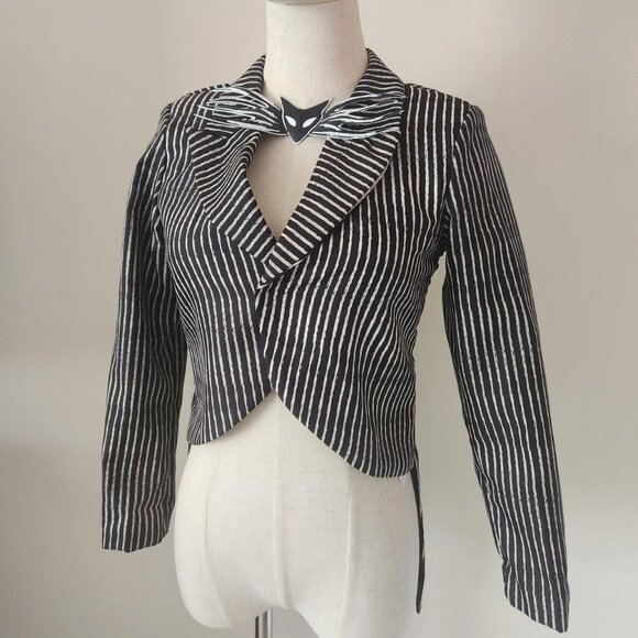 DISNEY Jack Skellington Pinstripe Jacket w/detachable Bat Tie. KIDS 9/10. - Picture 1 of 8